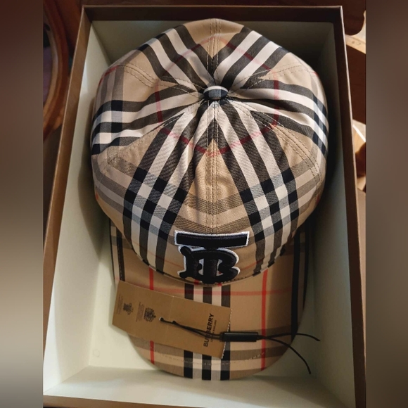 Men's Burberry Hat - Picture 1 of 3